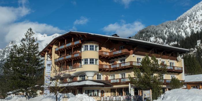 Hotel Lumberger Hof Aussenansicht