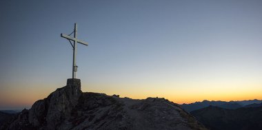 Sonnenaufgangswanderung … der frühe Wurm hat einen Vogel …, Bild 1/4