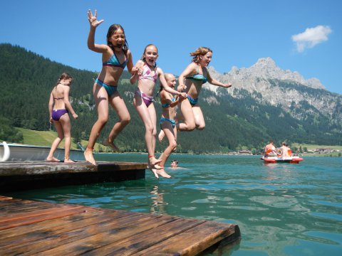 Badespaß im Haldensee